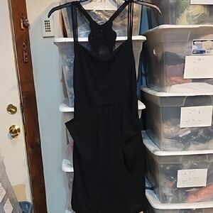 Women’s Black Sleeveless Pocket Dress
